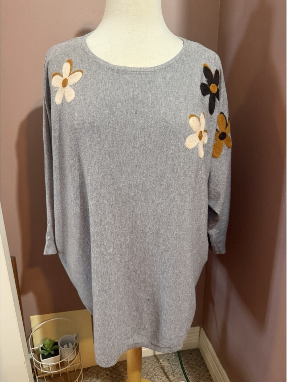 Aaeda V Neck Knit Sweater Natural Stretch Felted Flowers Sz 2X New